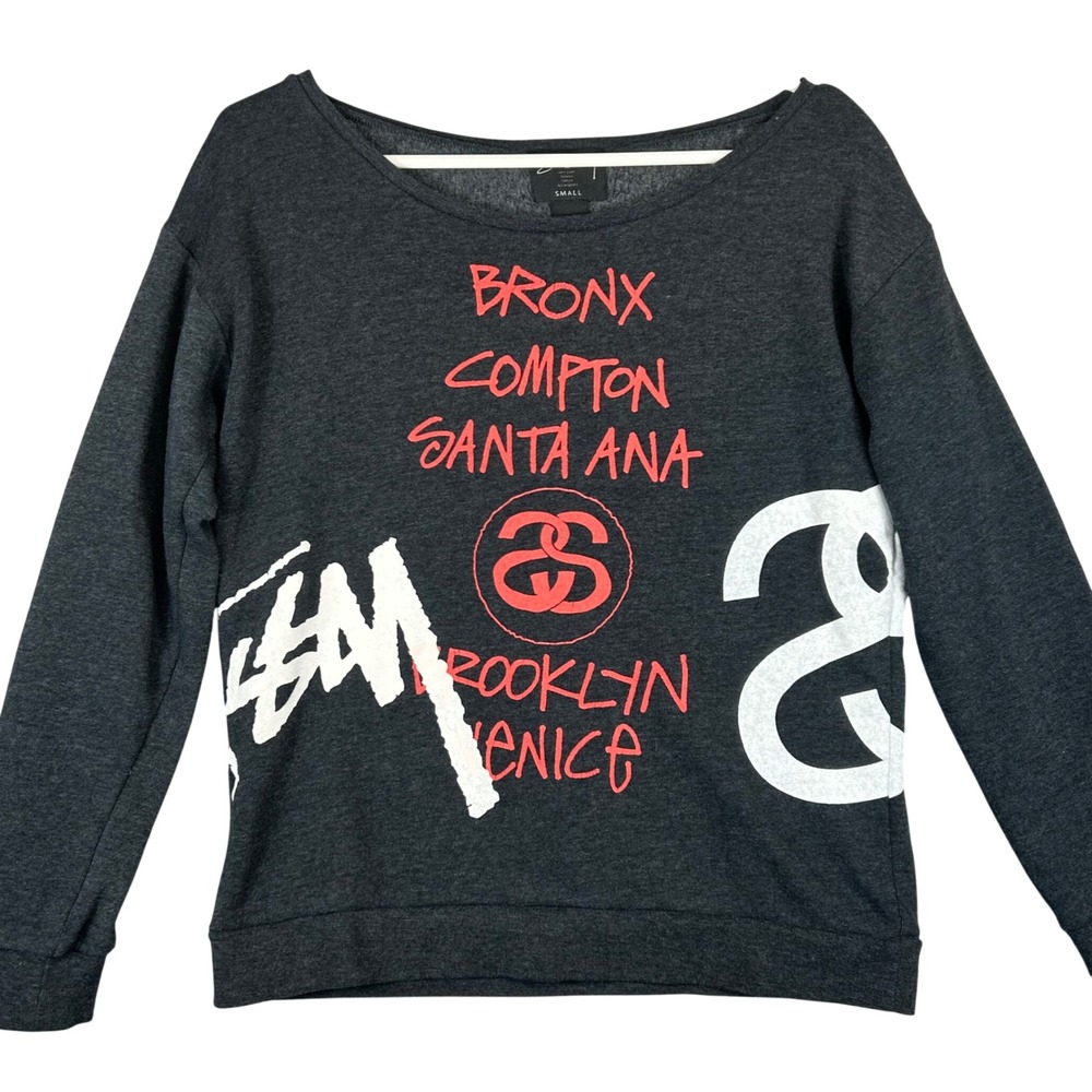 Stussy World Tour Graphic Sweatshirt Charcoal Gray Women Small‎ Boat Neck Fleece